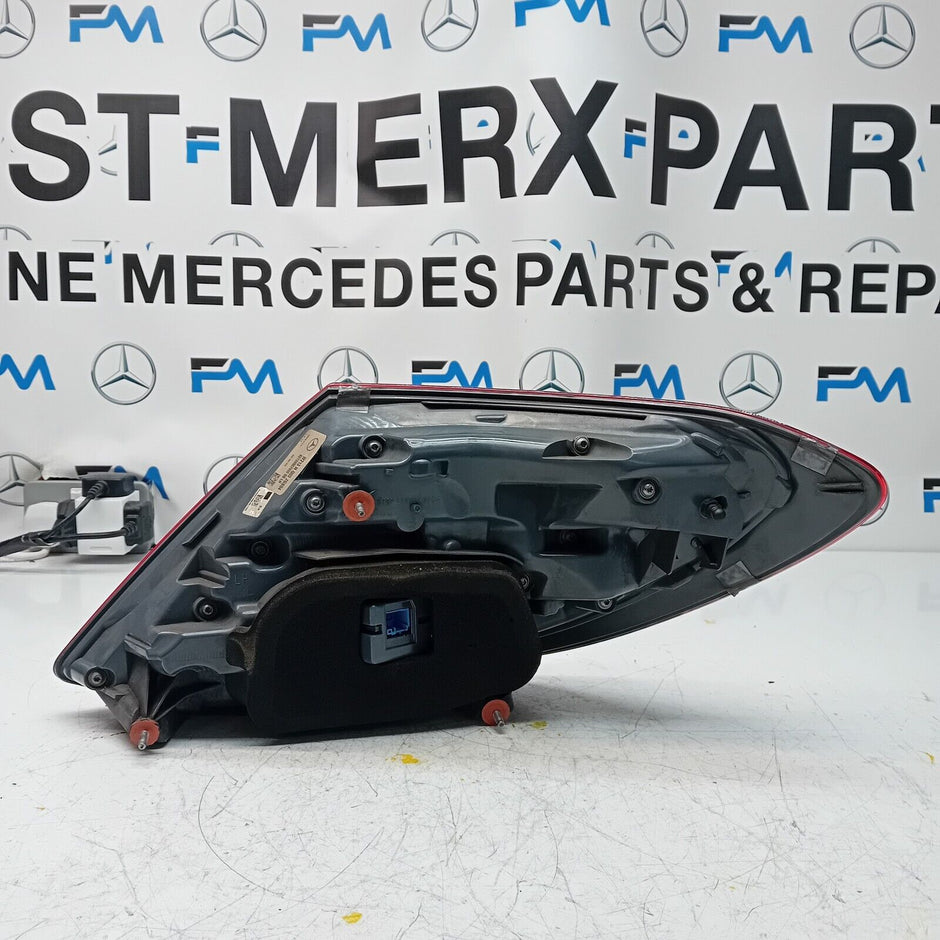 MERCEDES E-CLASS W213 2017 REAR PASSENGER N/S TAIL LIGHT A2139067700 FMT48