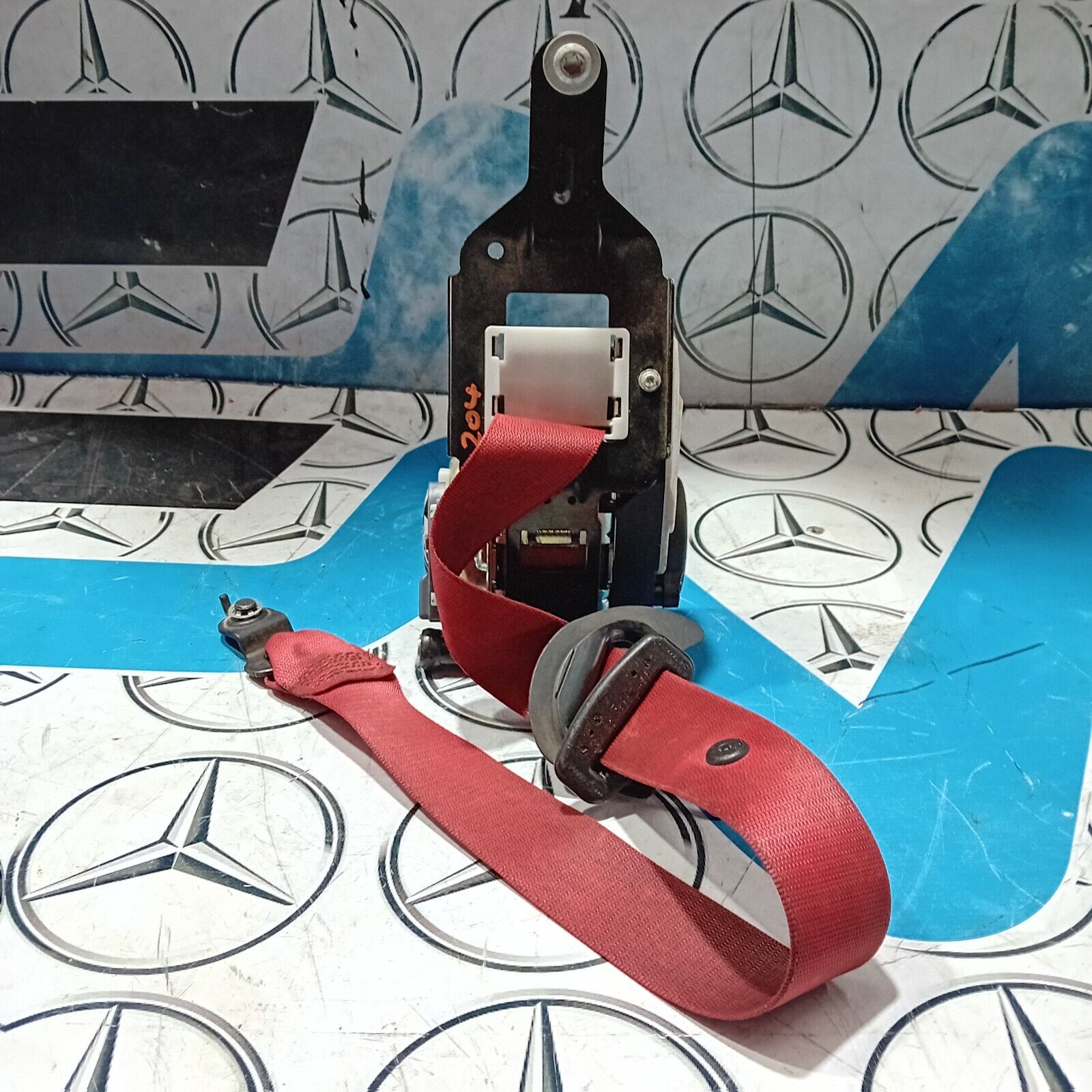 MERCEDES-BENZ C CLASS W204 (SALOON) S204 (ESTATE) O/S/F RED SEAT BELT 2048601885