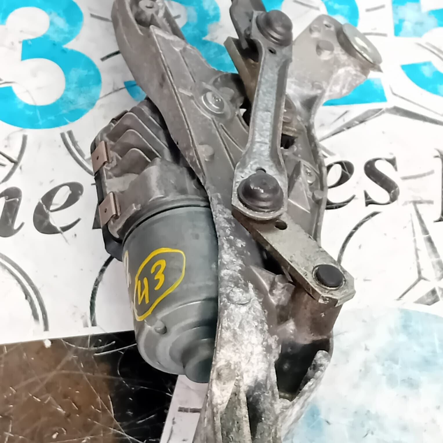 MERCEDES BENZ E-CLASS 2012 FRONT WIPER MOTOR AND LINKAGE A2128201340