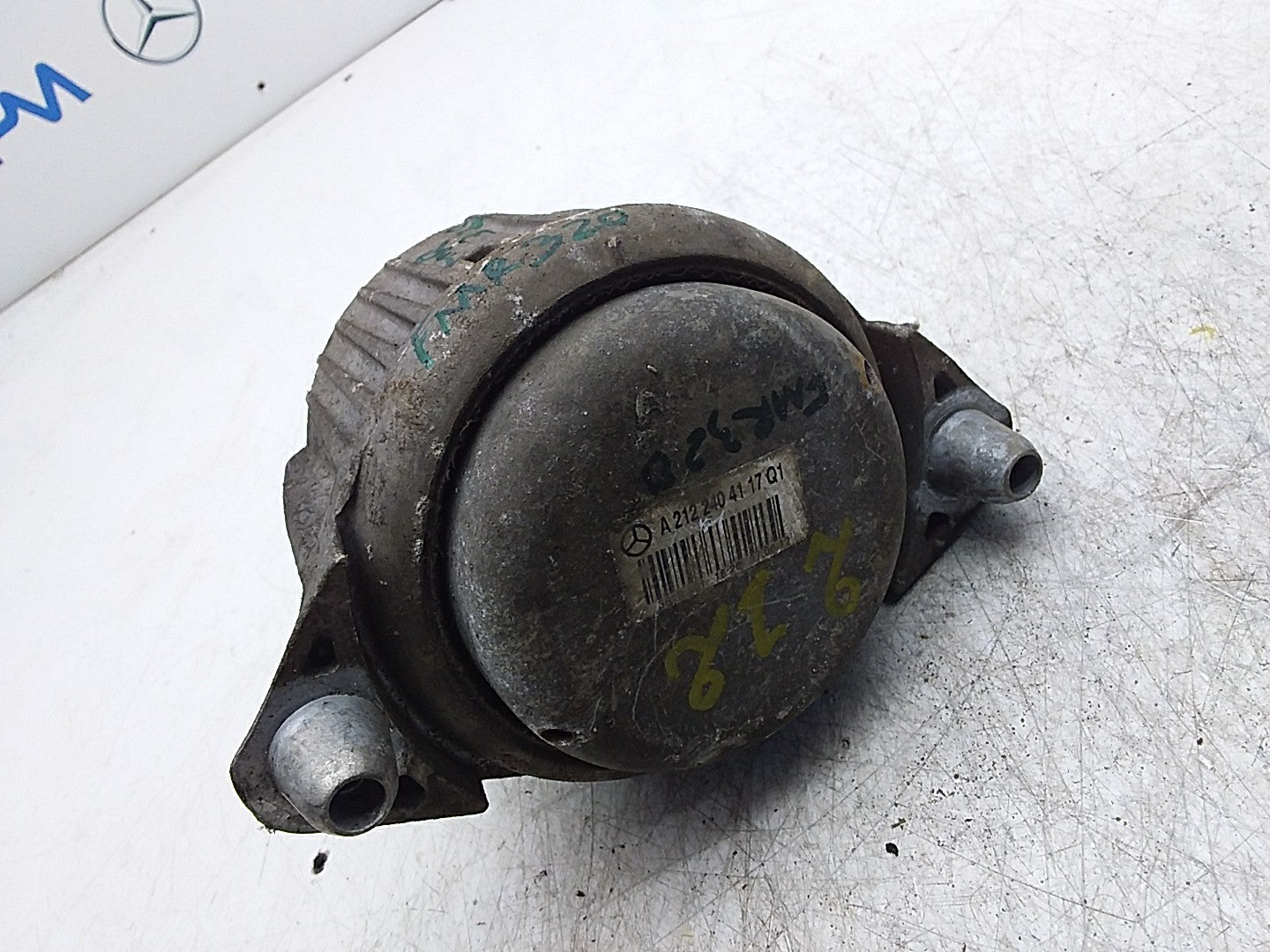MERCEDES BENZ  E-CLASS W212  ENGINE MOUNT LEFT NS A2122404117 FMR320