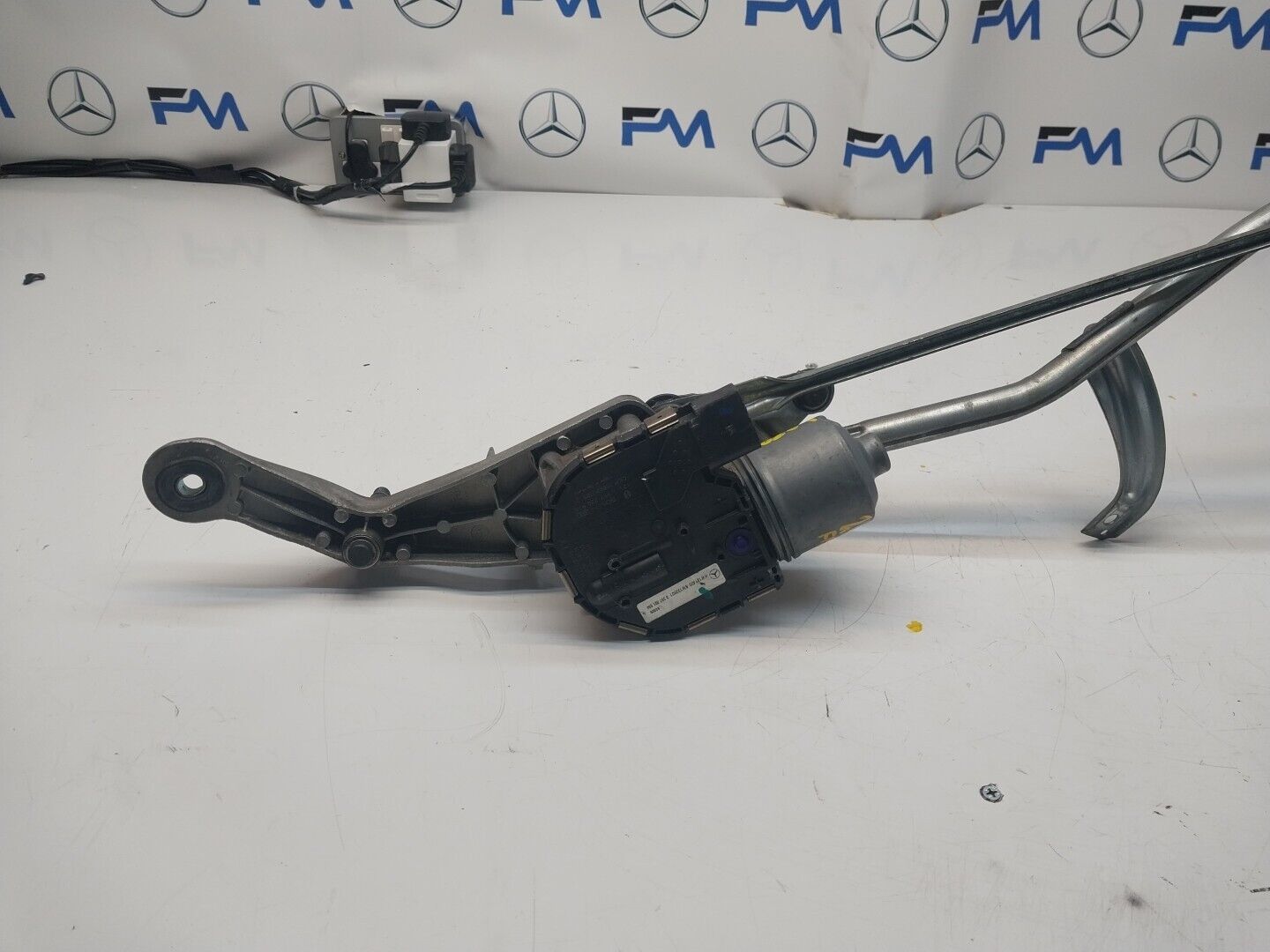 14-21 MERCEDES C CLASS WINDSCREEN WIPER MOTOR & LINKAGE FRONT A2058200940FM00209