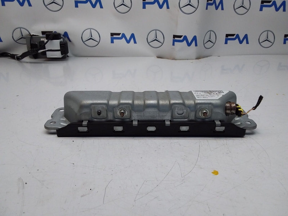 2017 MERCEDES BENZ A-CLASS W213 DRIVER SIDE KNEE AIRBAG A2138600302 FM00330