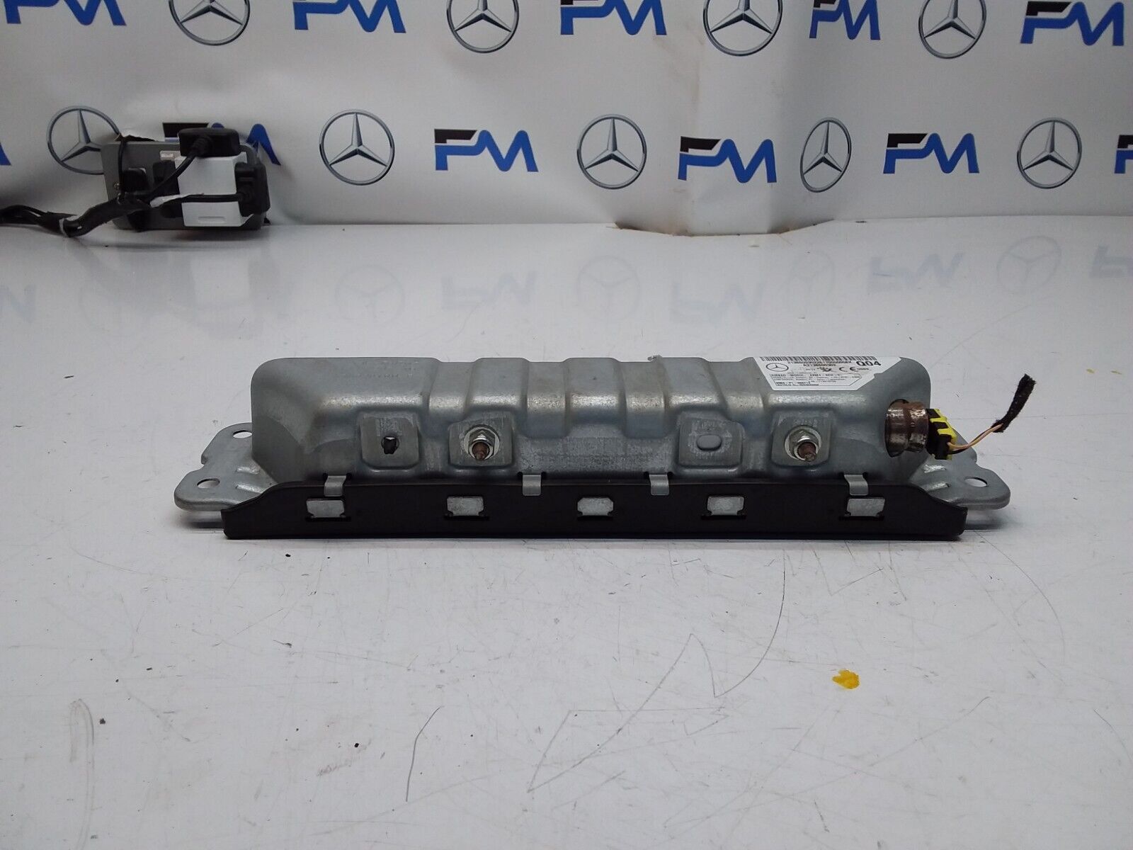 2017 MERCEDES BENZ A-CLASS W213 DRIVER SIDE KNEE AIRBAG A2138600302 FM00330