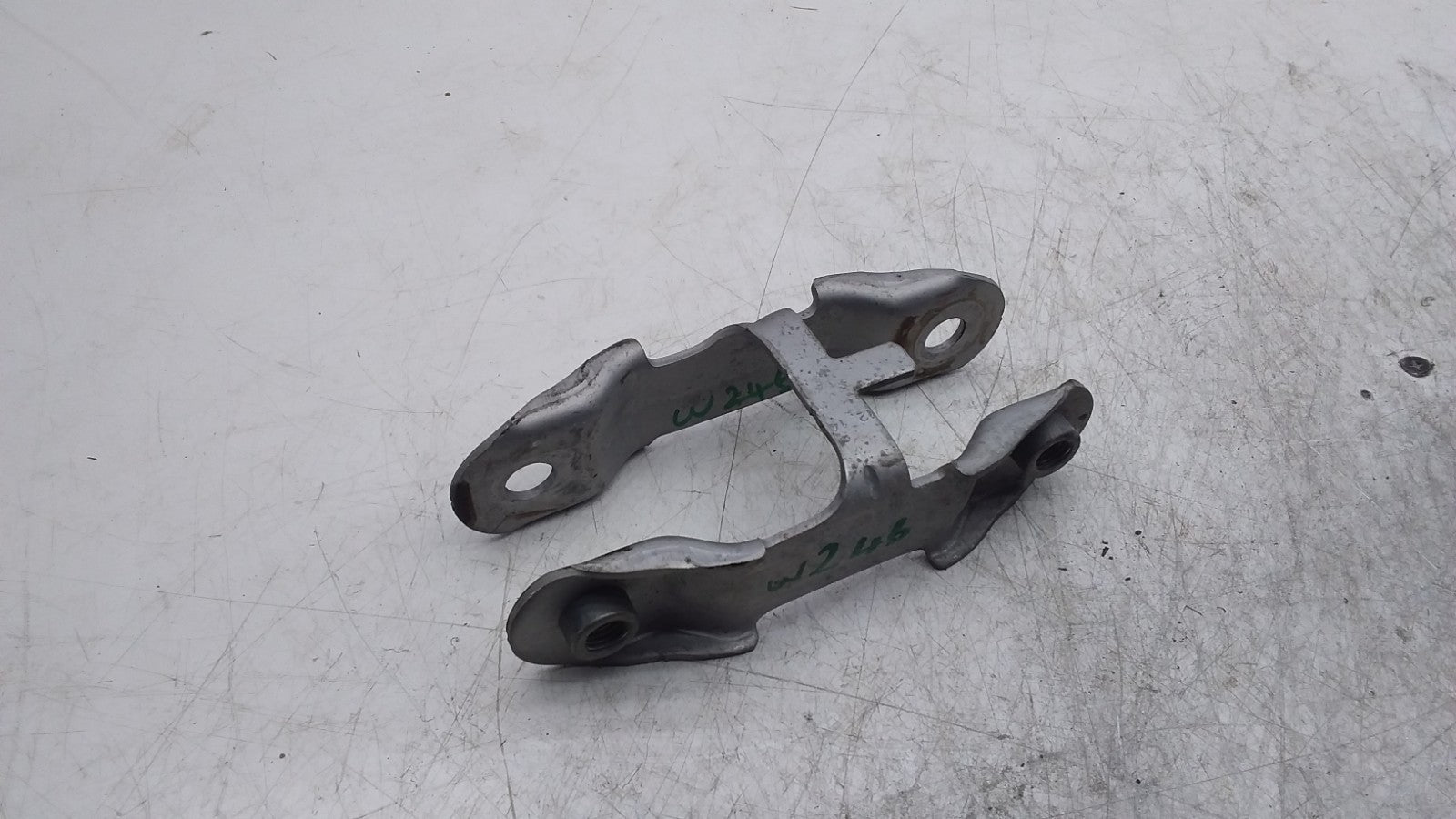 MERCEDES BENZ B-CLASS W246 ENGINE MOUNT BRACKET A2462400809 FMR451