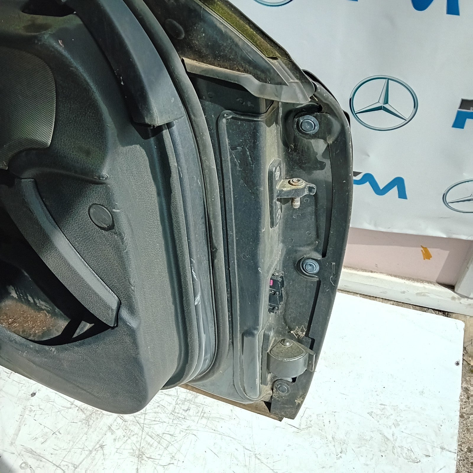 MERCEDES BENZ R-CLASS W213 PASSENGER SIDE FRINT DOOR N/S/F GREY FMD124