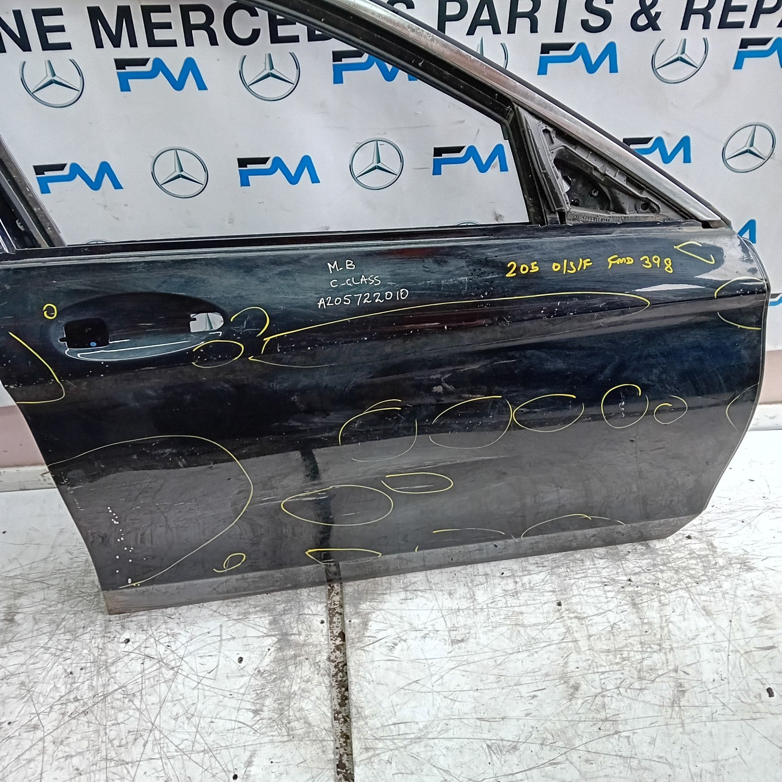 MEECEDS C-CLASS W205 DRIVER FRONT DOOR OSF BLACK 2014 ON FMD398