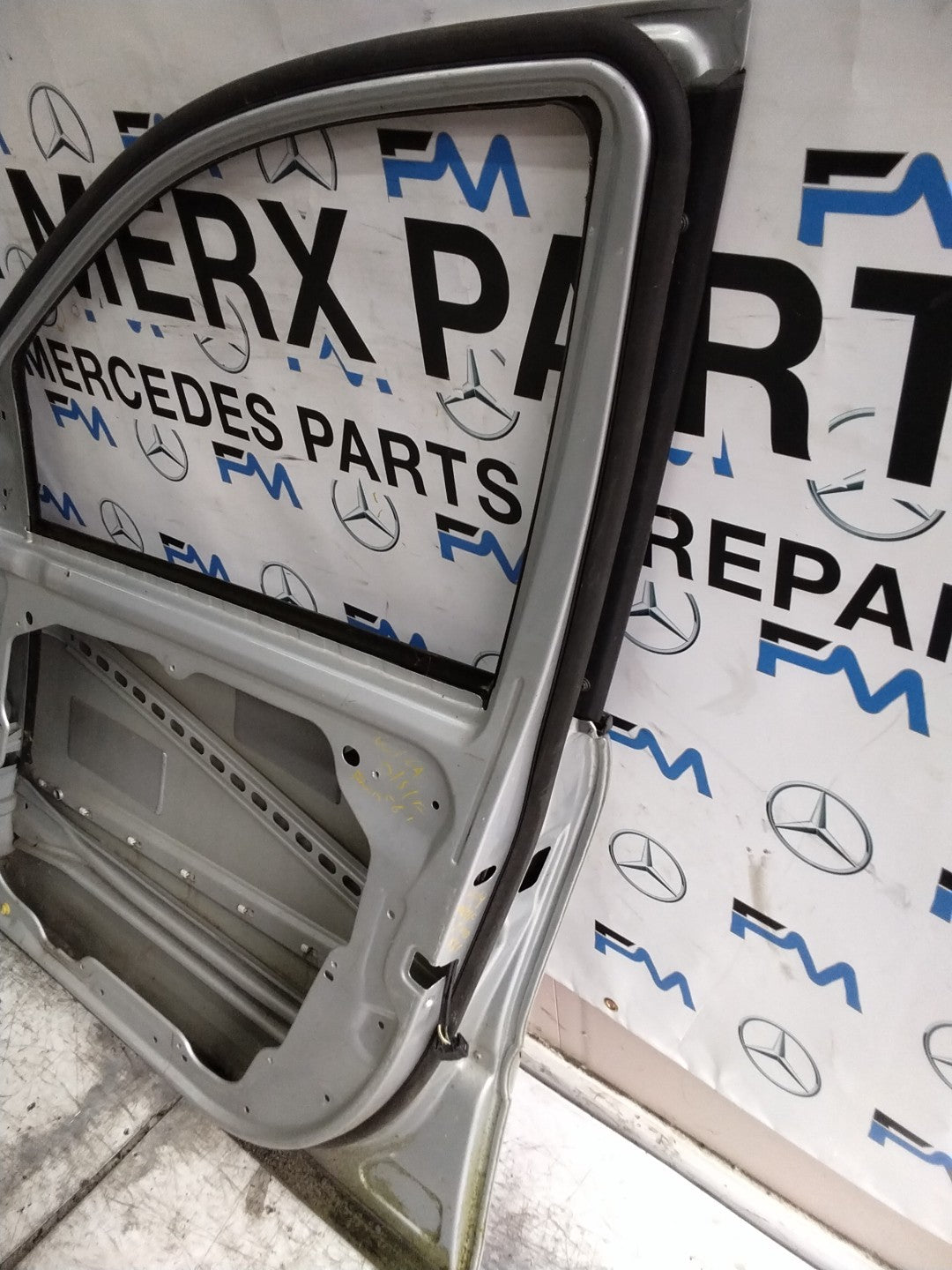 MERCEDES M-CLASS W164  DRIVER FRONT DOOR OSF SILVER 2005-11 FMD561