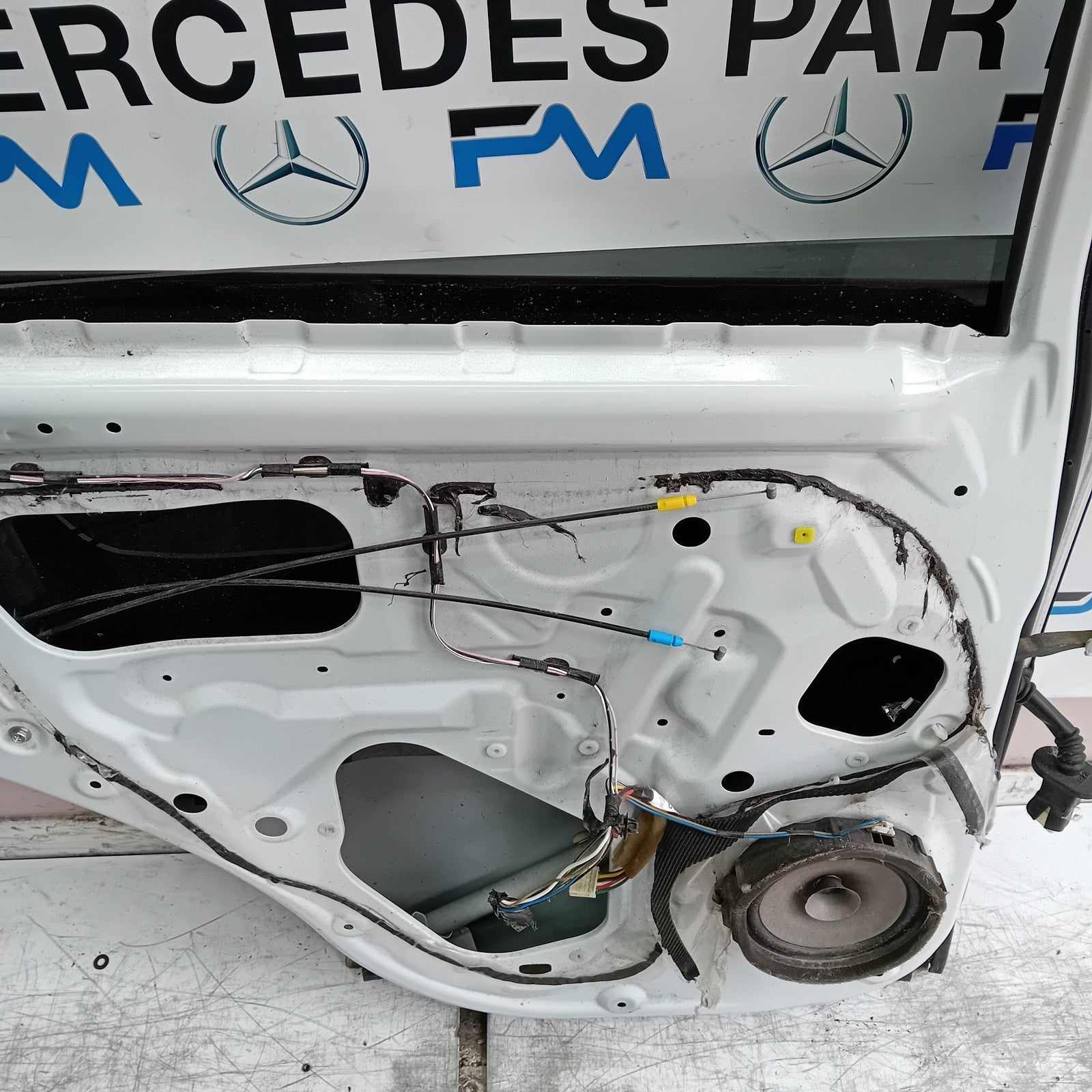 MITSUBISHI OUTLANDER MK3 PASSENGER REAR DOOR NSR WHITE 2013 COMPLETE FMD385