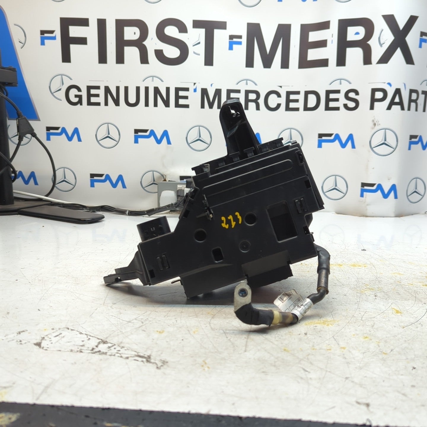MERCEDES  E-CLASS W213 FUSE RELAY JUNCTION BOX A2135400750 2016 FM001367