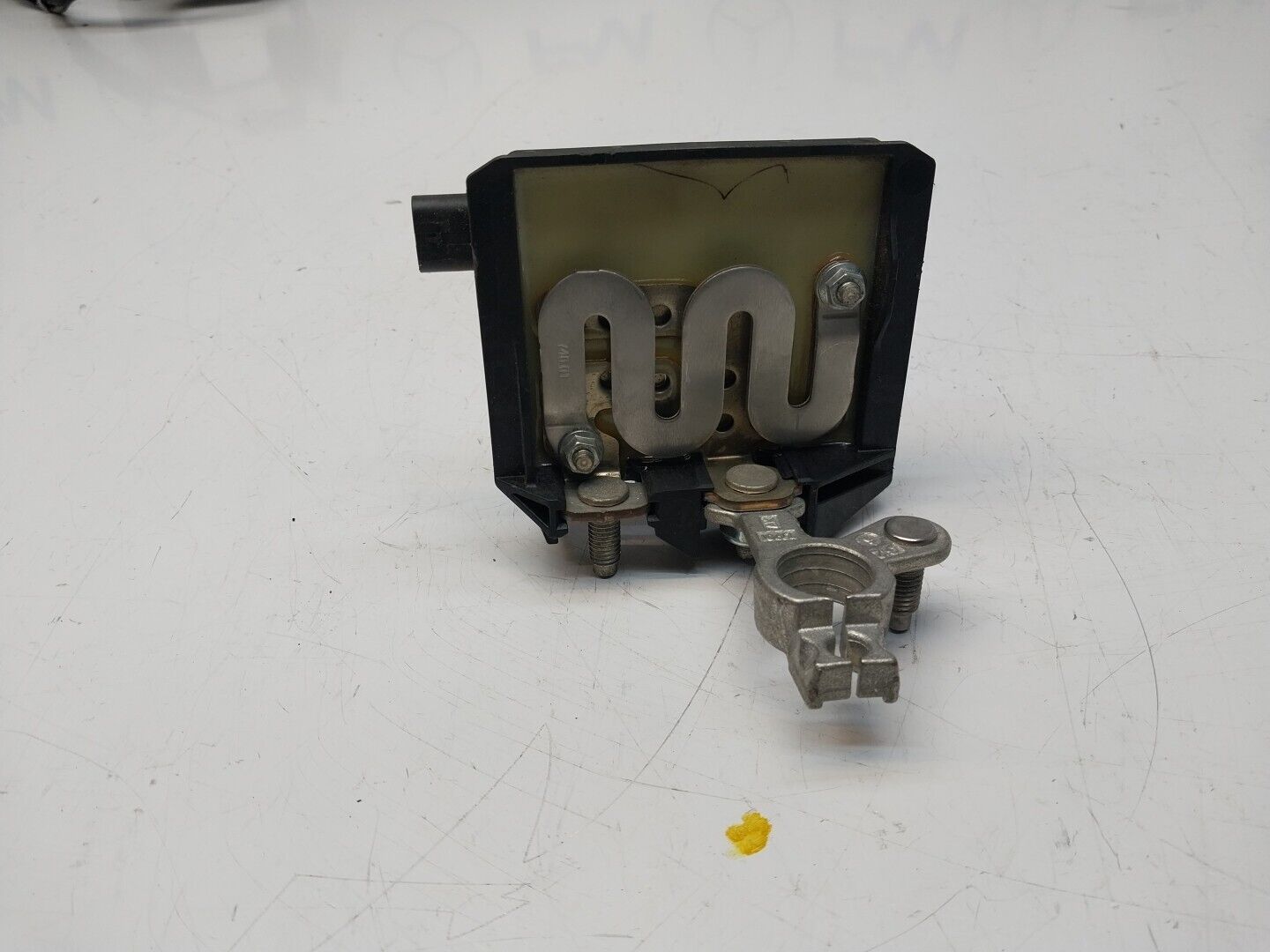 Mercedes W213 W205 W218 W238 W253 Negative Battery Tray Clamp A0009061505FM00248
