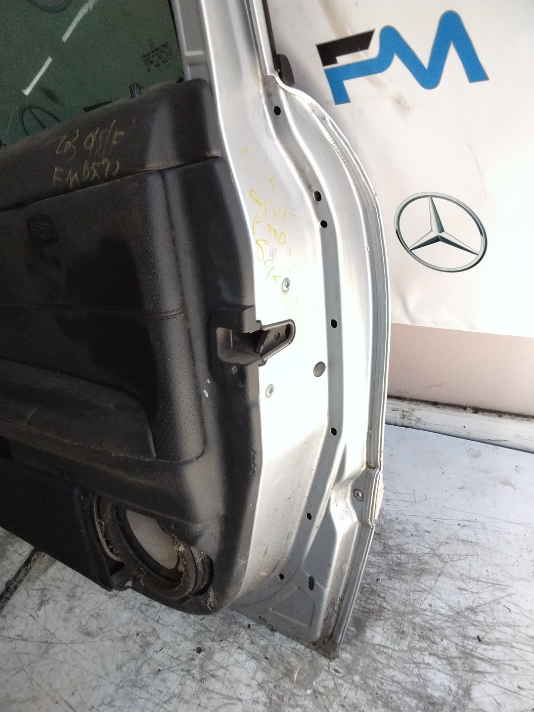 MERCEDES C-CLS W203 SLN DRIVER FRONT DOOR OSF SILVER 2001-04  FMD592