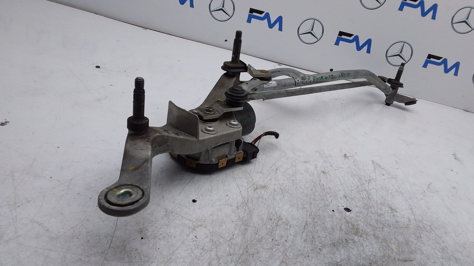 MERCEDES BENZ   C-CLASS W205 FRONT WIPER MECHANISM A2058200940 FMR432