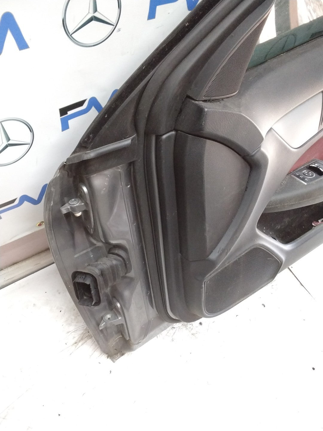 MERCEDES BENZ C-CLASS W204 DRIVER FRONT DOOR OSF GREY 2007-2014 COMPLETE FMD315
