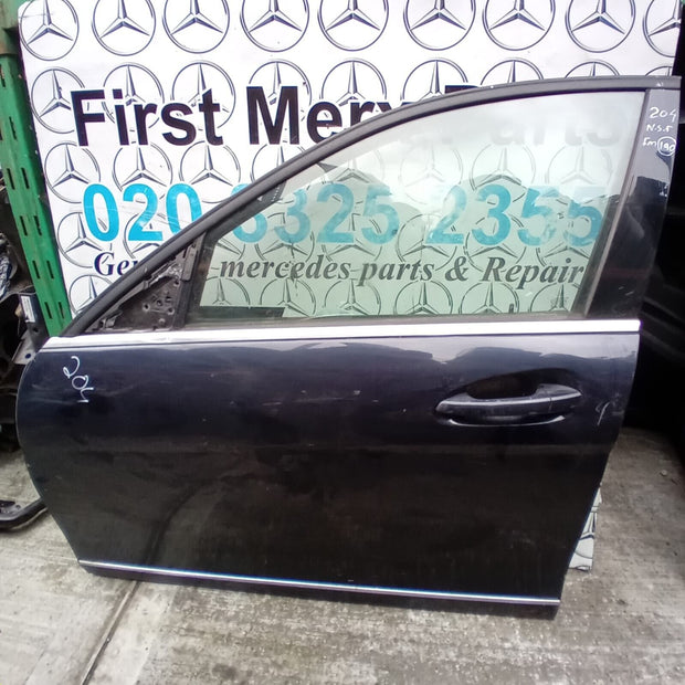 MERCEDES BENZ C-CLASS  W204  PASSENGER SIDE FRONT DOOR ( NEAR SIDE FRONT )