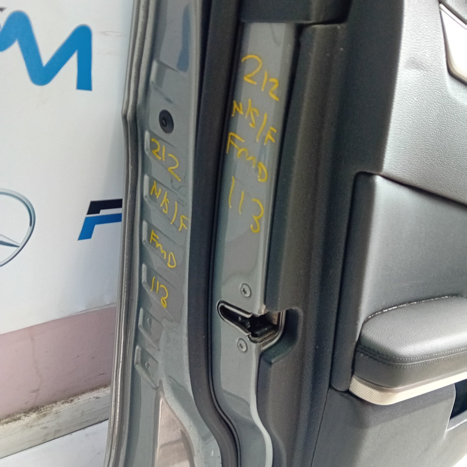MERCEDES BENZ  E-CLASS W212 PASSENGE SIDE FRONT DOOR N/S/F COMPLETE GREY FMD113