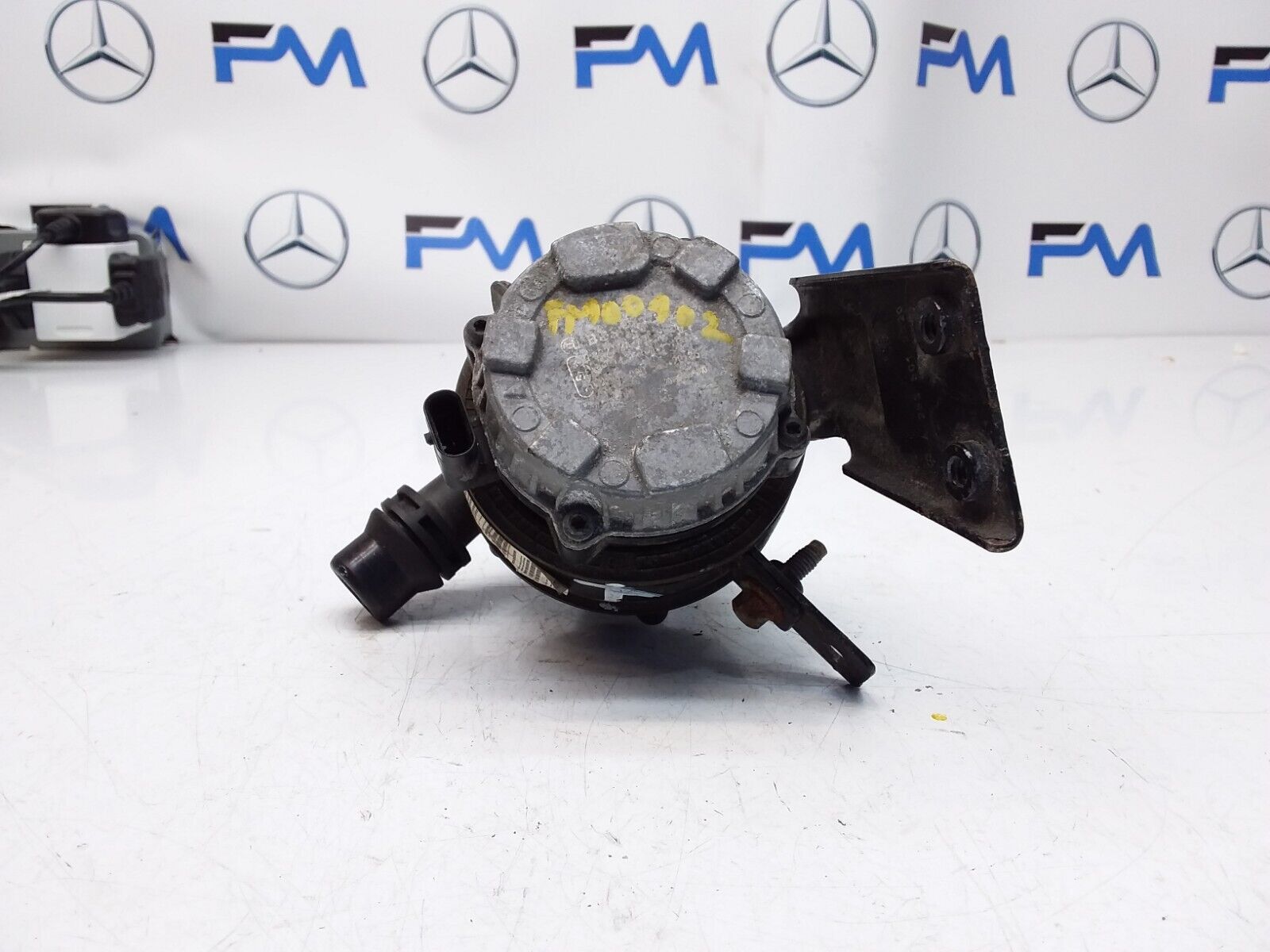 MERCEDES E-CLASS W213 ELECTRIC COOLER WATER PUMP A2135012320 FM00402