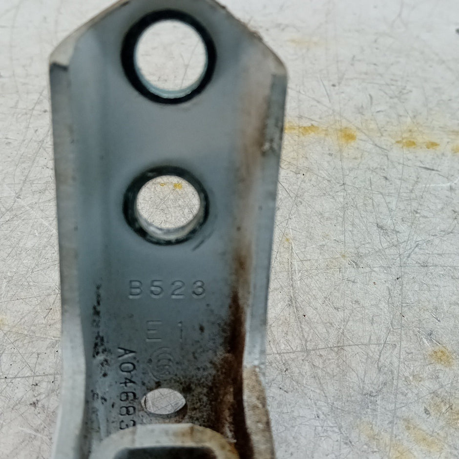MITSUBISHI OUTLANDER MK3  FRONT DOOR HINGE PANEL A523 A046834 FM001639
