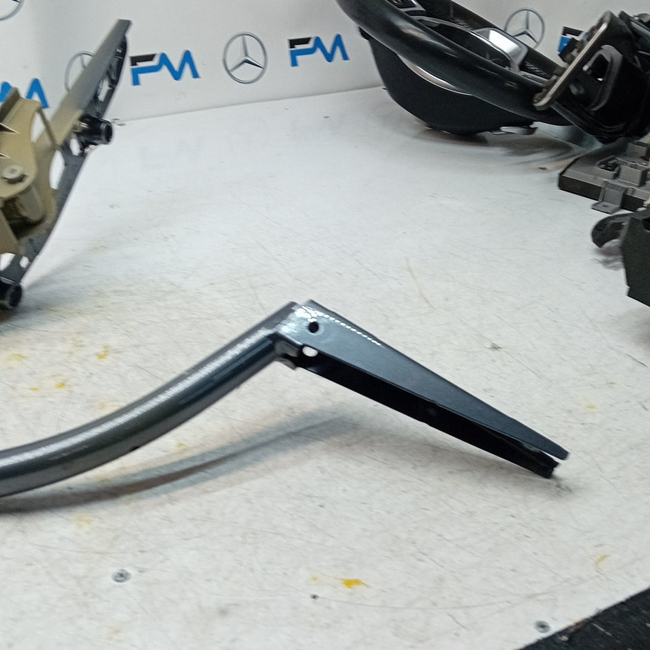 MERCEDES BENZ E-CLASS W213 TAILGATE PASSENGER SIDE HINGES A2137500328 FM001322