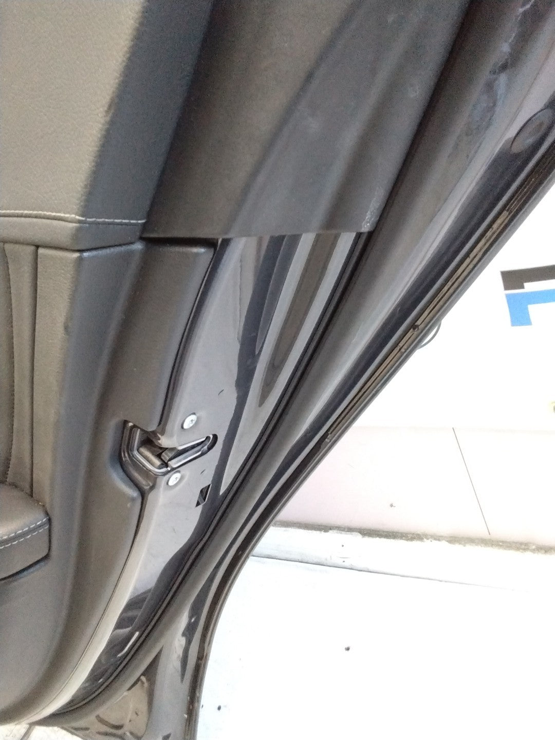 MERCEDES BENZ  C-CLASS W2O5 DRIVER SIDE REAR DOOR O/S/R COMPLETE GREY FMD106