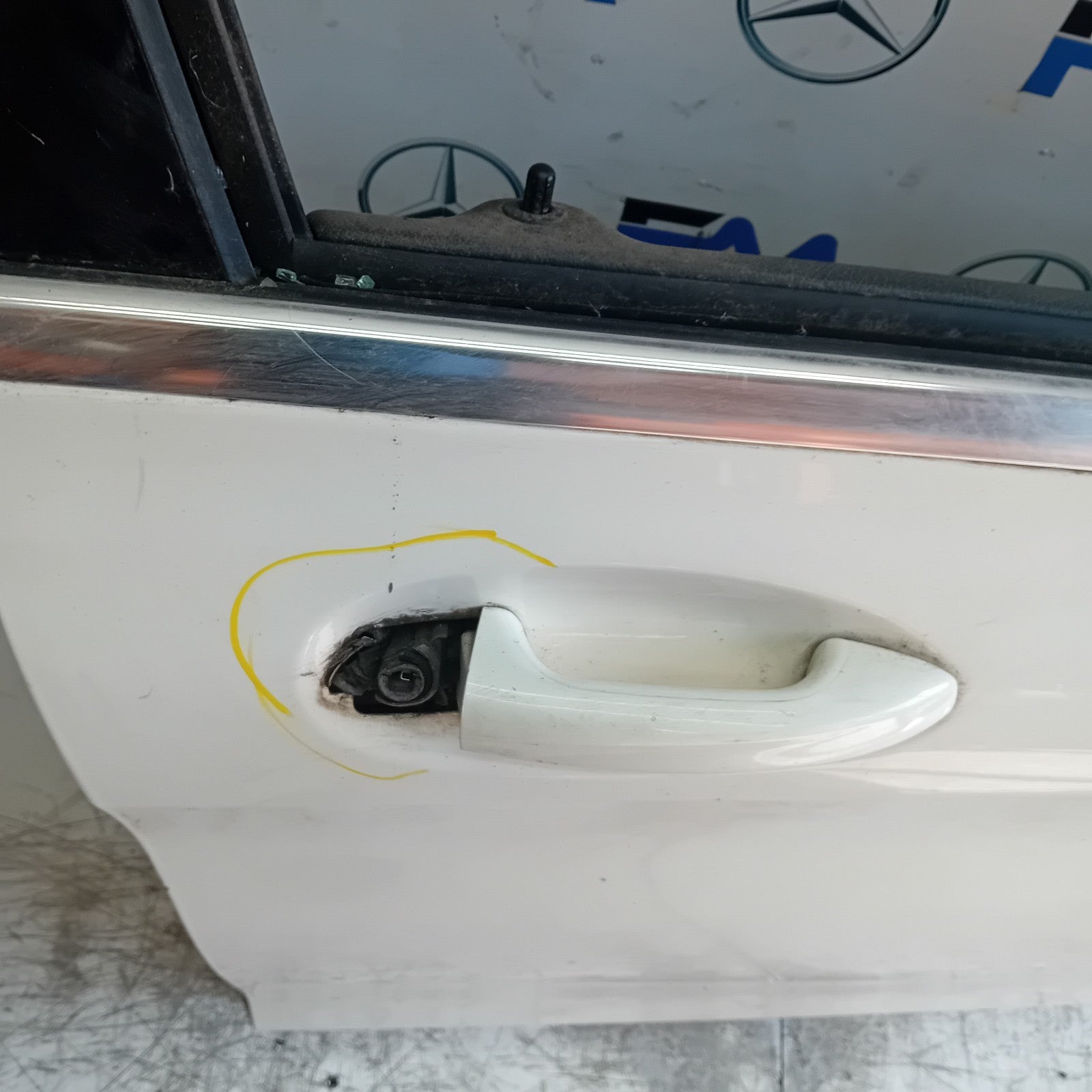 MERCEDES C-CLASS W205 DRIVER FRONT DOOR OSF 2014 WHITE COMPLETE  FMD510
