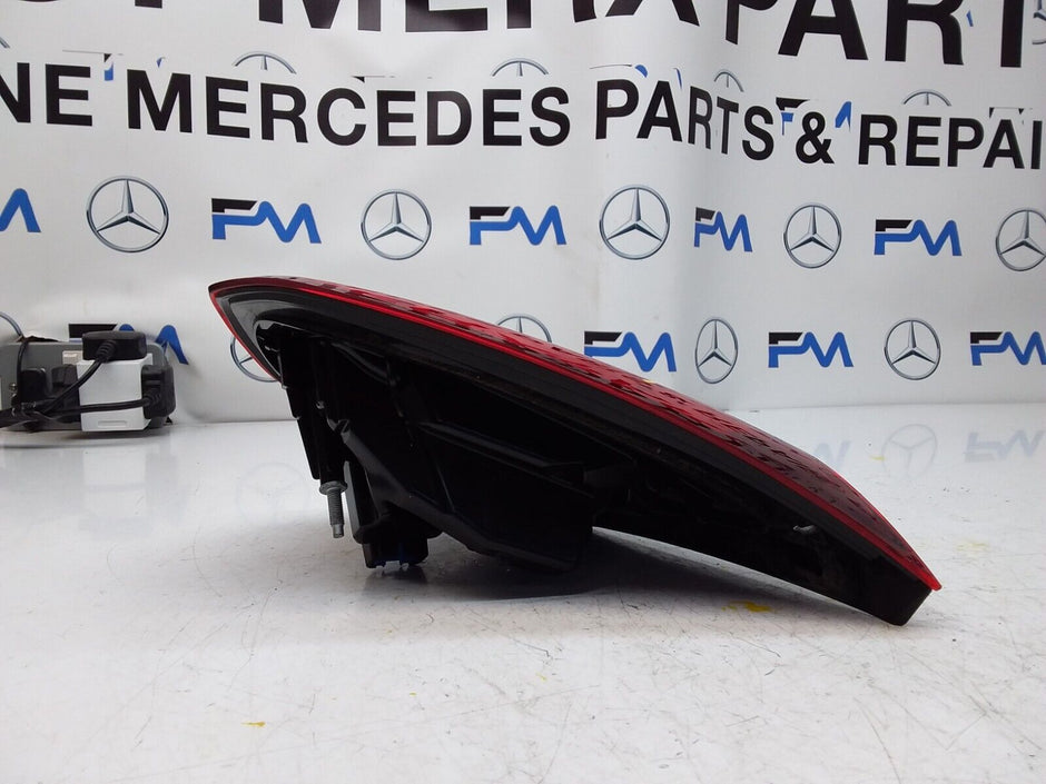 2014-2019 MERCEDES  GLA W156 REAR DRIVER SIDE O/S LED LIGHT A1569068900 FMT28