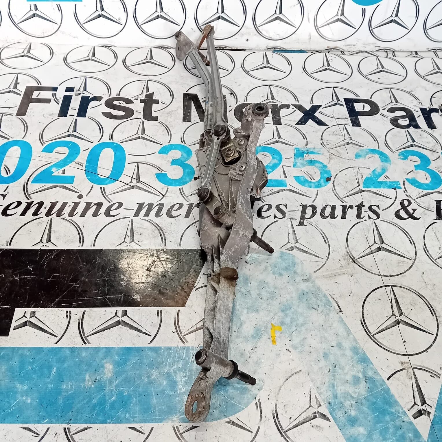 MERCEDES BENZ C-CLASS W204 FRONT WIPER MOTOR AND LINKAGE A2048201140