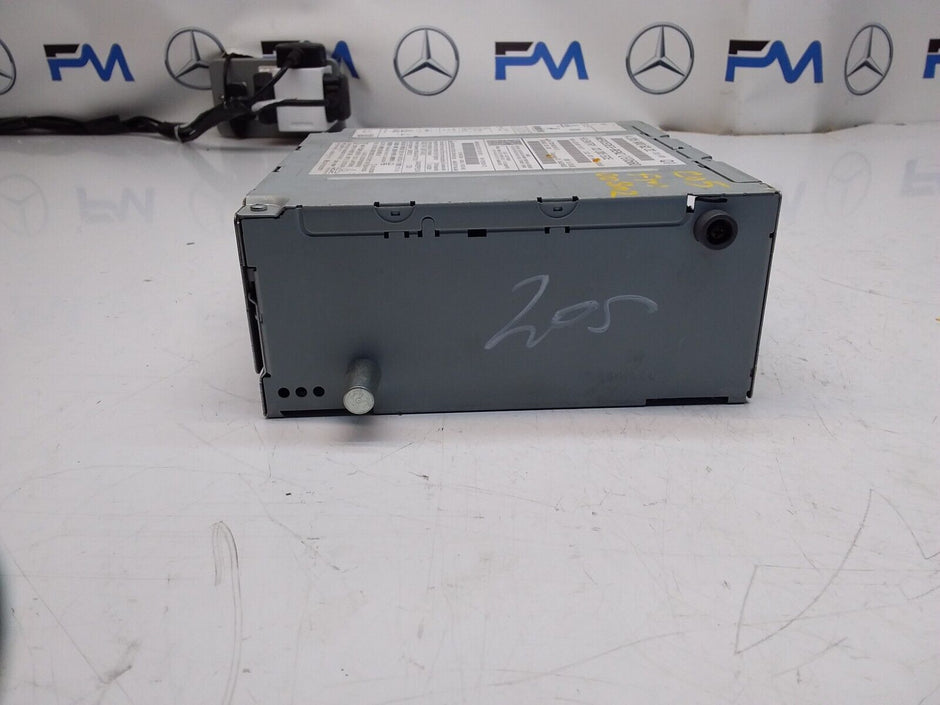 MERCEDES - BENZ E - CLASS W205 2016 RADIO SAT NAV HEAD UNIT  A2059006222 FM00302