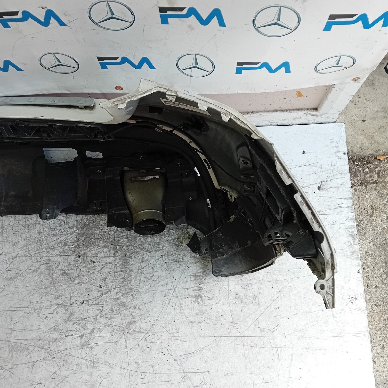 MERCEDES BENZ GLA W156 AMG REAR BUMPER ŴHITE 2016 A1568854340 COMPLETE FMX124