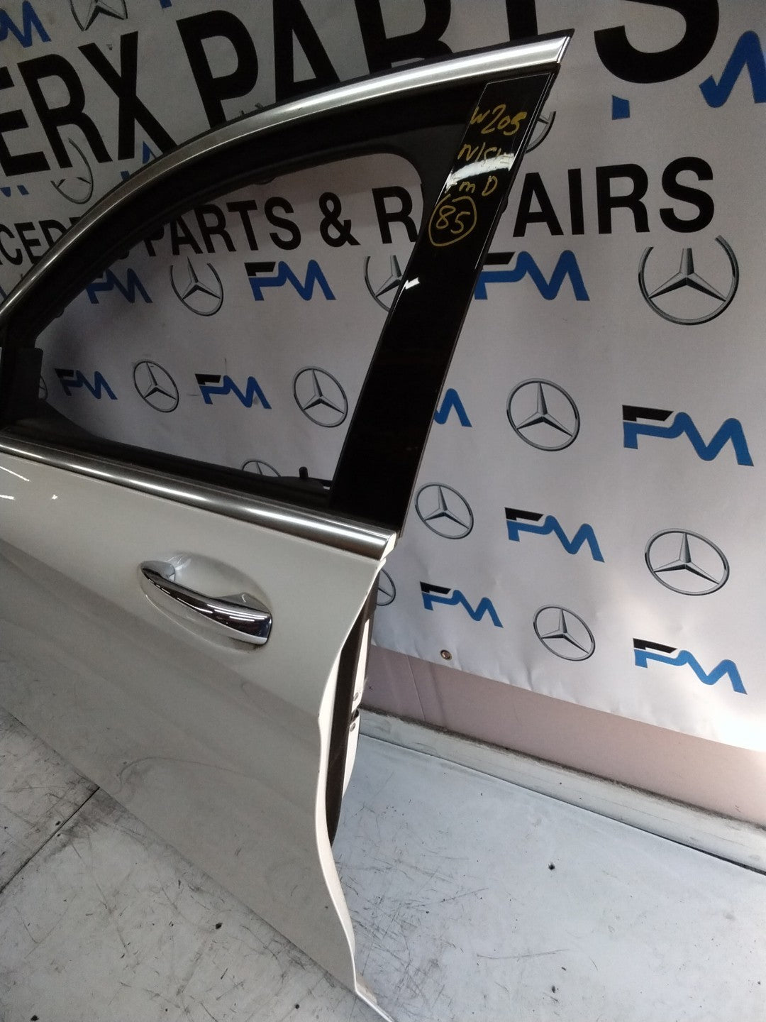MERCEDES BENZ C-CLASS W205 PASSENGER SIDE FRONT DOOR N/S/F COMPLETE WHITE FMD85