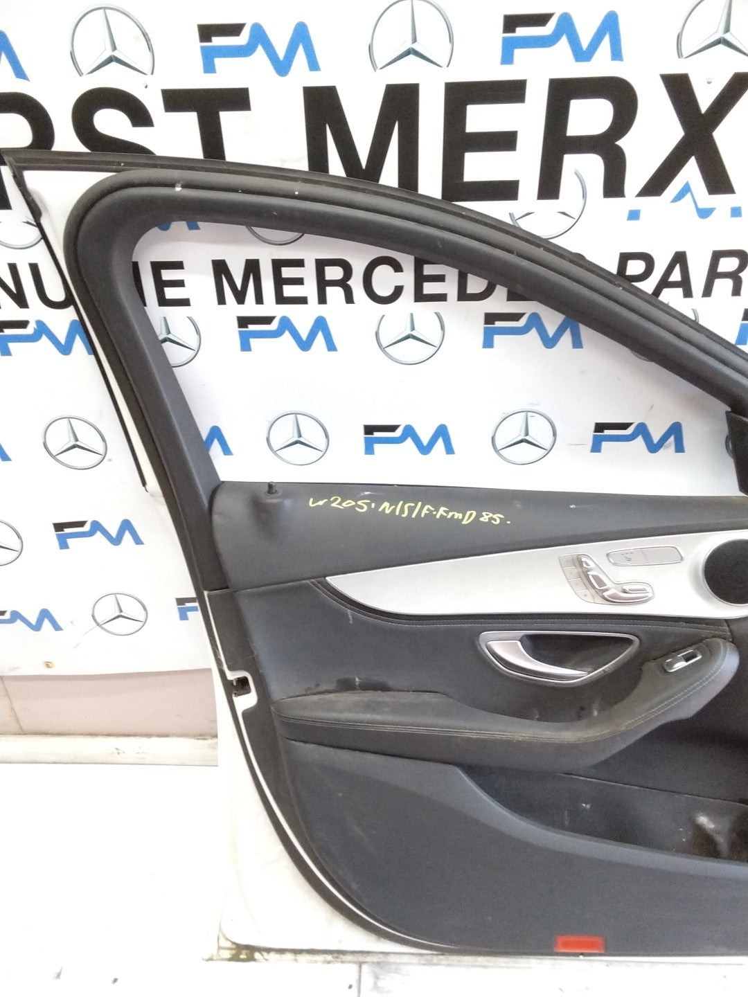 MERCEDES BENZ C-CLASS W205 PASSENGER SIDE FRONT DOOR N/S/F COMPLETE WHITE FMD85