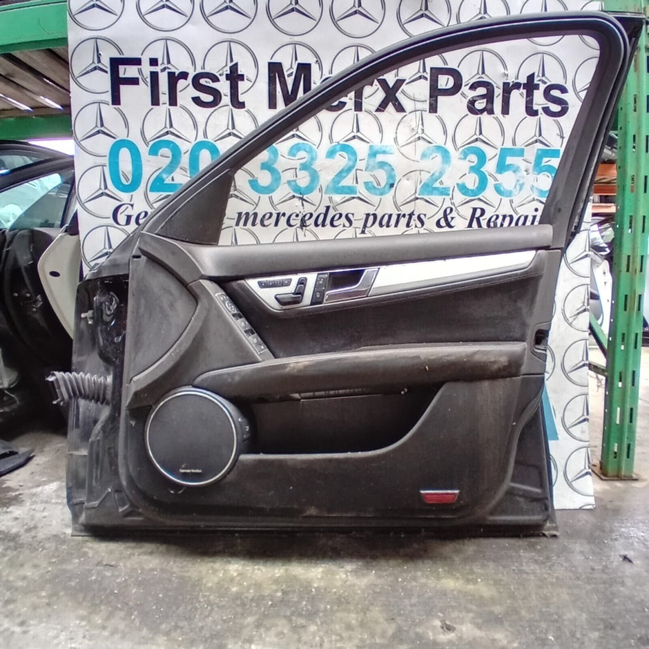 MERCEDES BENZ C-CLASS  W204  DRIVER SIDE FRONT DOOR ( OFF SIDE FRONT )