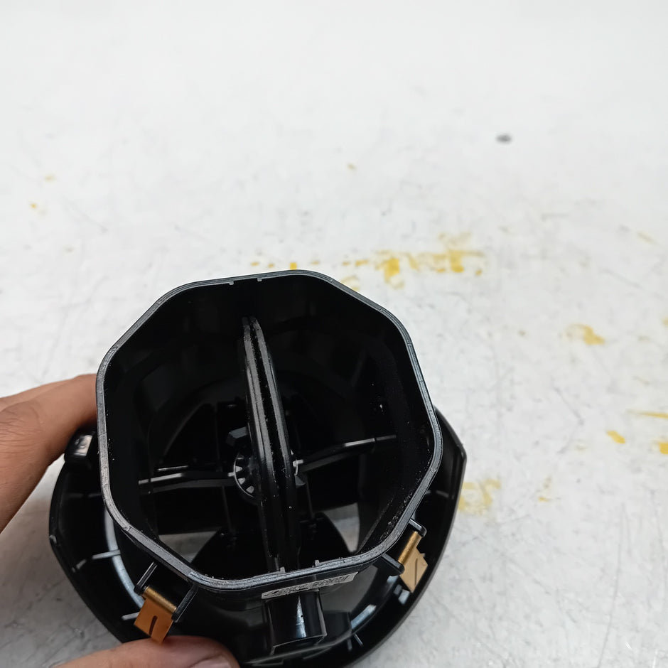 MERCEDES C-CLASS W205 DASHBOARD AIR VENT PASSENGER SIDE  A2058303604 FM001182