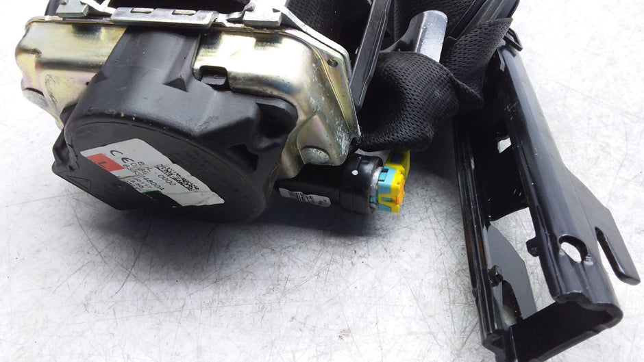  MERCEDES C-CLS W205 SEAT BELT FRONT LEFT PASSENGER SIDE NSF A2058600185 FMS515