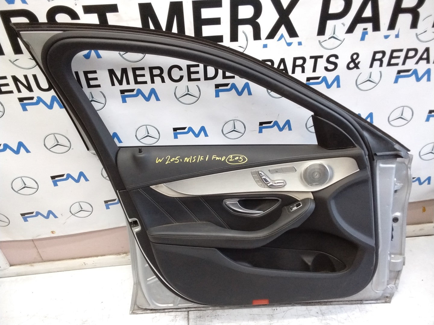MERCEDES C-CLASS W205 PASSENGER SIDE FRONT DOOR N/S/F COMPLETE SILVER FMD105