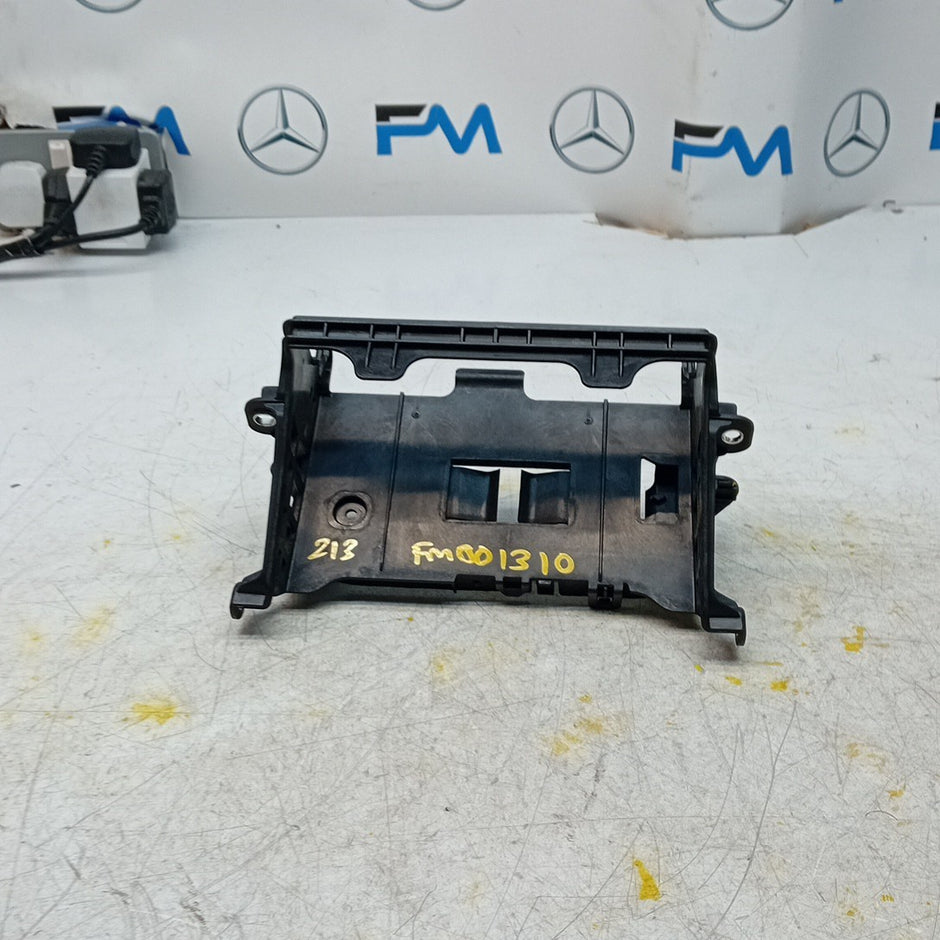 MERCEDES BENZ E-CLASS W213 RADIO STEREO HEAD UNIT BRACKET A2135455900  FM001310