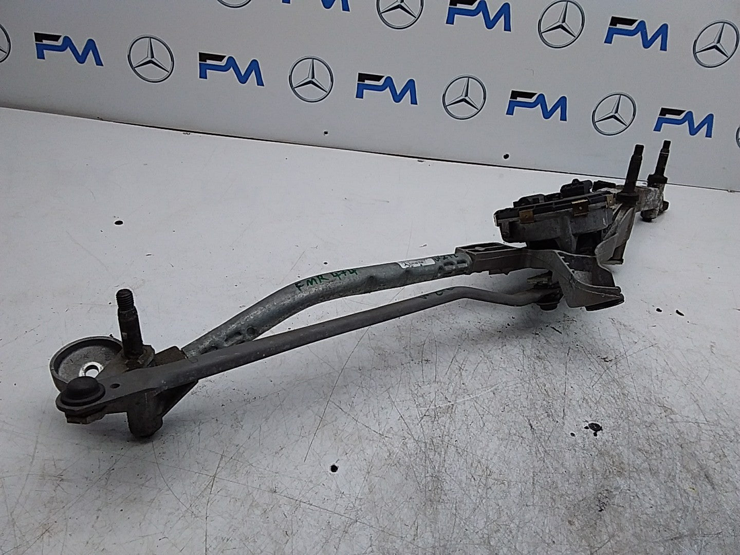 MERCEDES BENZ  E-CLASS W212 WIPER MOTOR FRONT AND LINKAGE A2128201340 FMR474