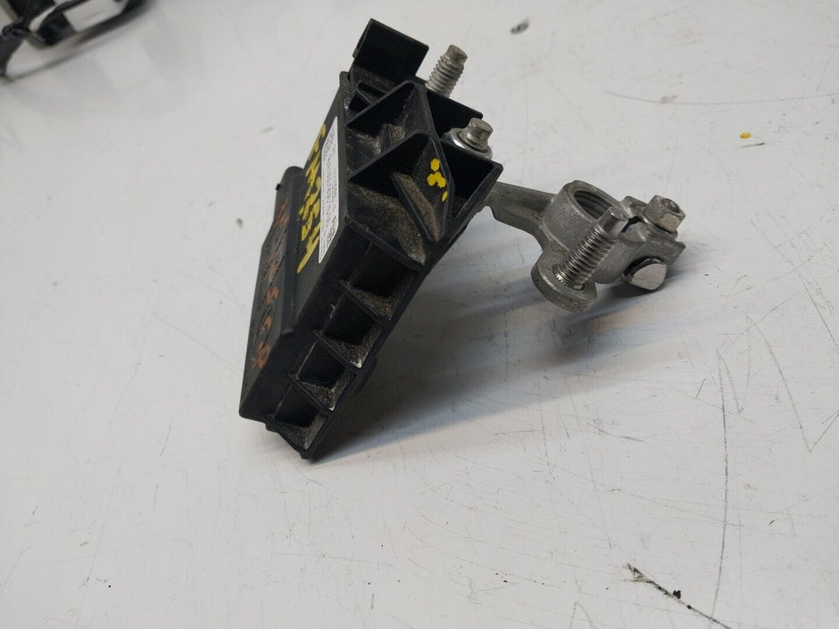 Mercedes W213 W205 W218 W238 W253 Negative Battery Tray Clamp A0009061505FM00254
