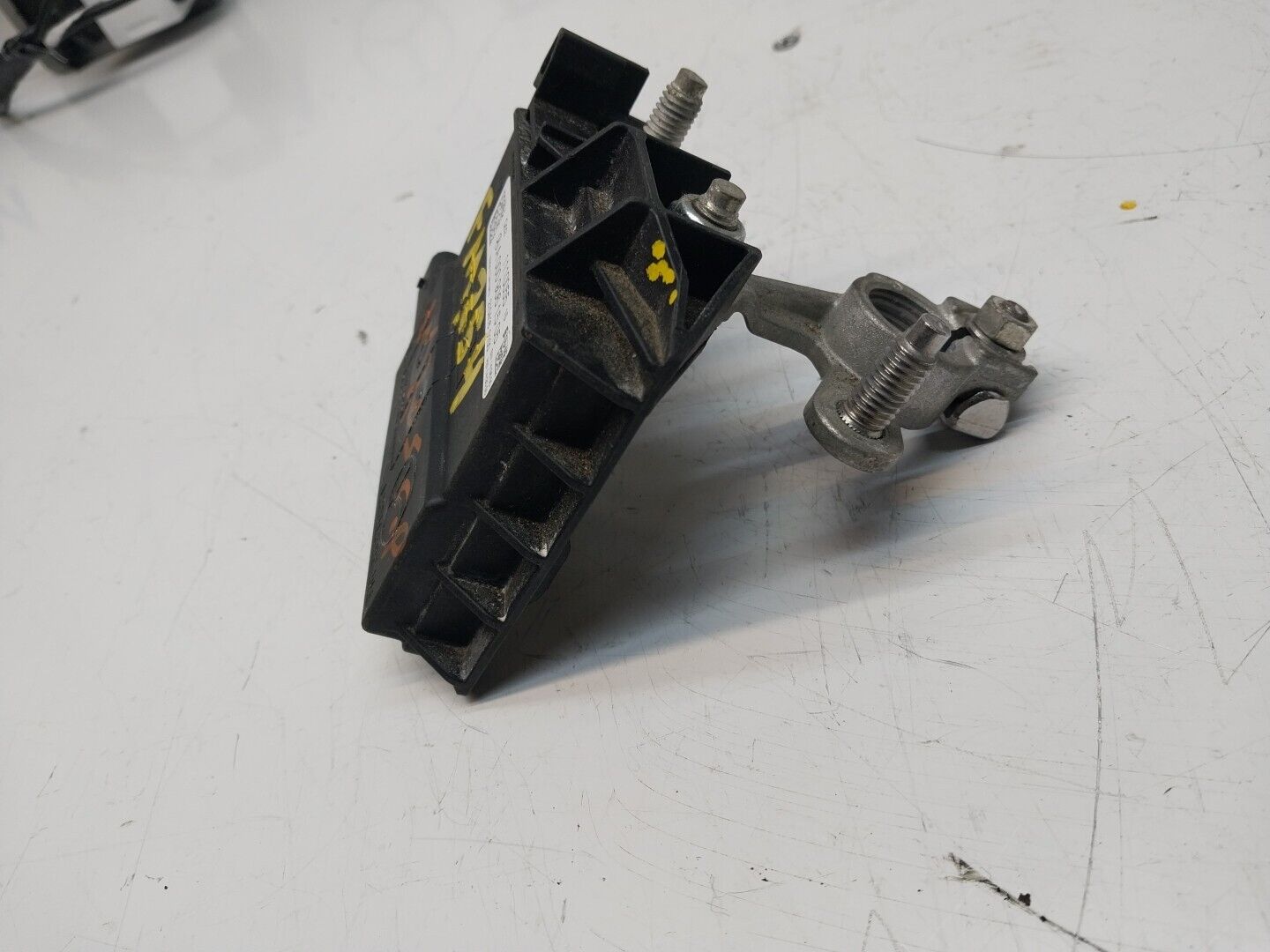 Mercedes W213 W205 W218 W238 W253 Negative Battery Tray Clamp A0009061505FM00254