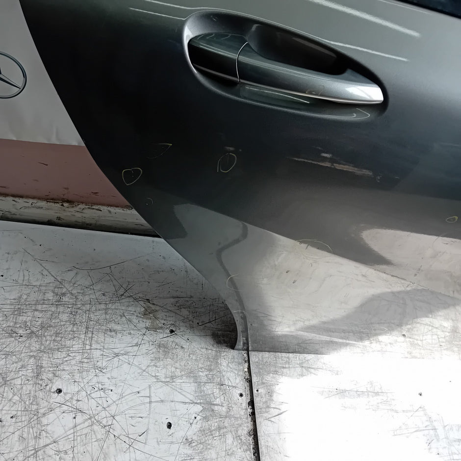 MEECEDES A-CLASS W176 SLN DRIVER REAR DOOR OSR 2012-18 GREY COMPLETE FMD288