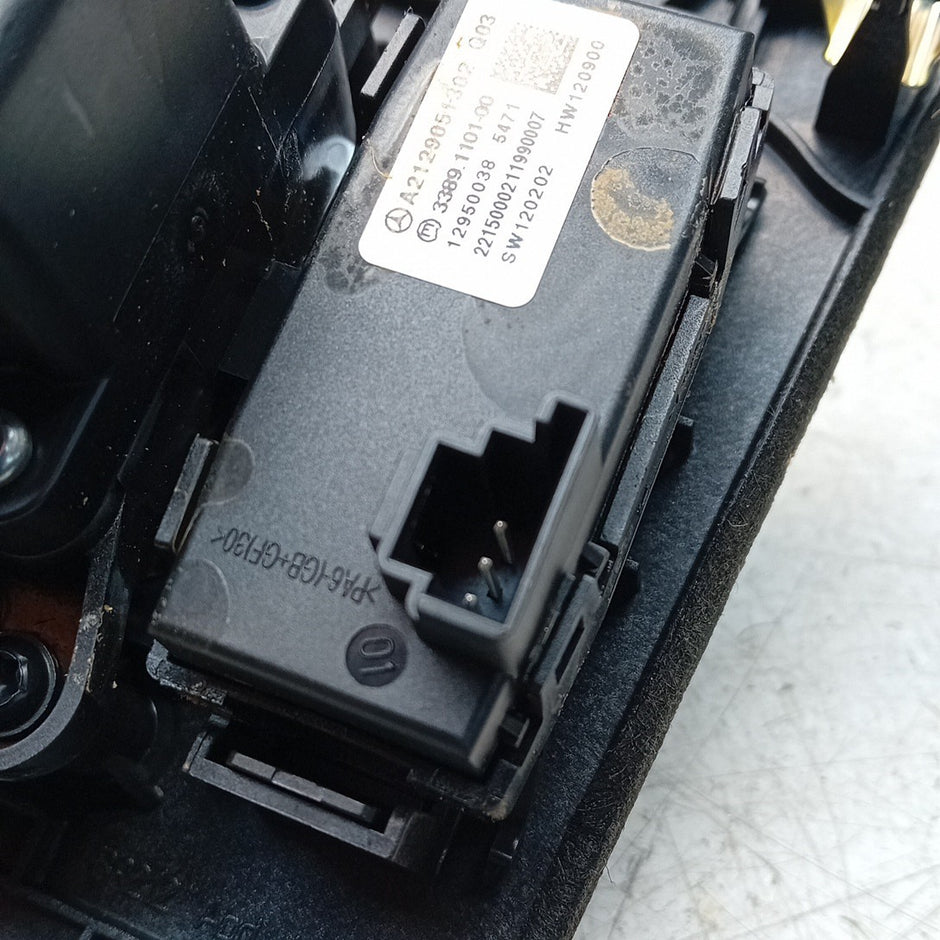 MERCEDES E CLASS W212  SAT NAV MULTIMEDIA  SWITCH A2126806993 2016 FM001550