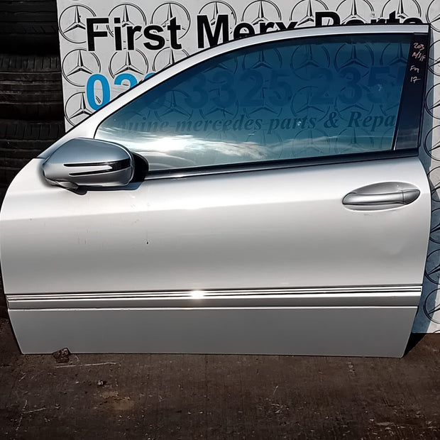 MERCEDES BENZ CLC C-CLASS W203 PASSENGER SIDE FRONT DOOR ( NEAR SIDE FRONT )