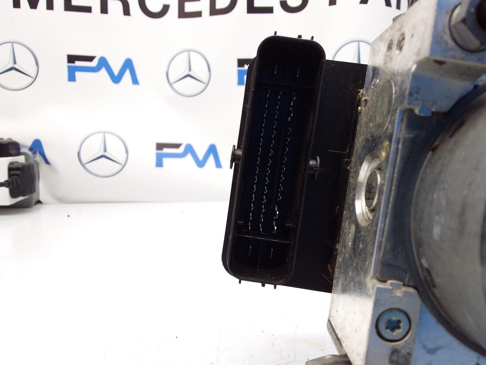 MERCEDES C-CLASS W205 ABS PUMP MODULE CONTROL UNIT A2539011400 FM00440