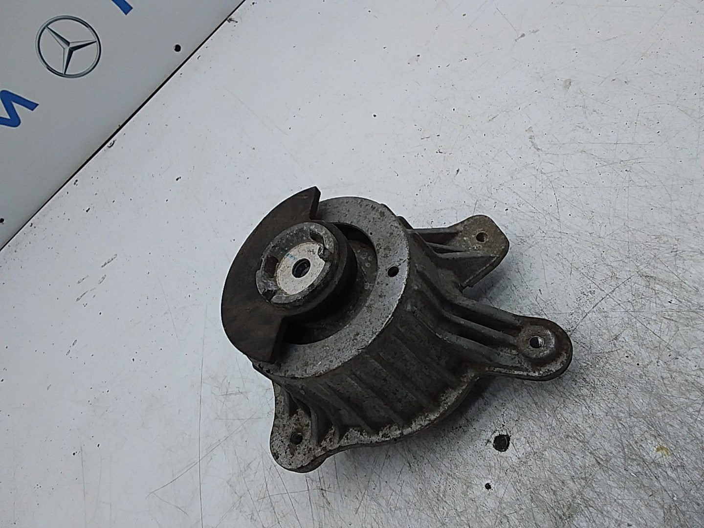 MERCEDES BENZ  C-CLASS  W205  ENGINE MOUNT RIGHT OS A2052406717 FMR359
