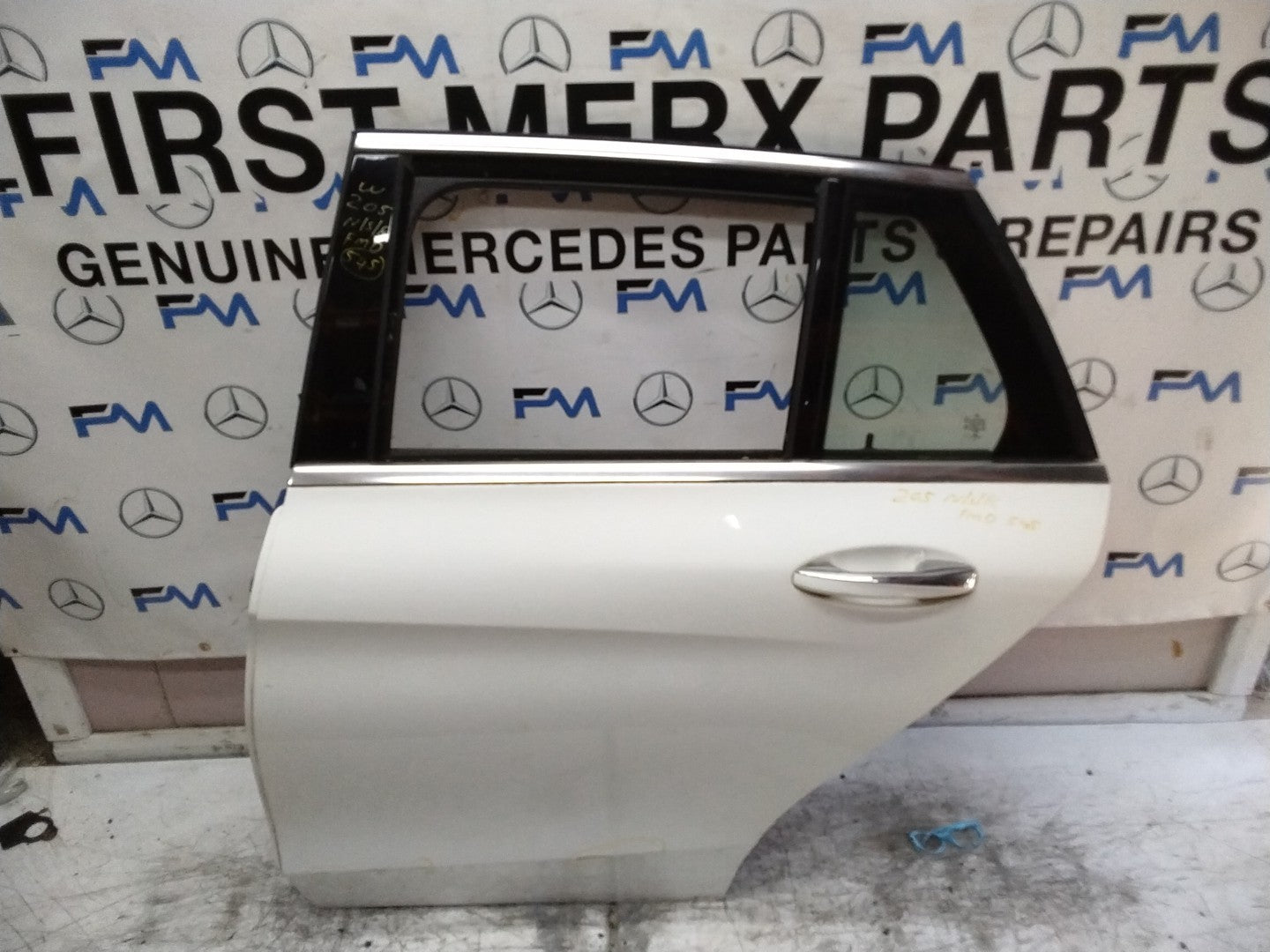 MERCEDES C-CLASS W205 EST PASSENGER REAR DOOR NSR WHITE 2014-21 COMPLETE FMD545