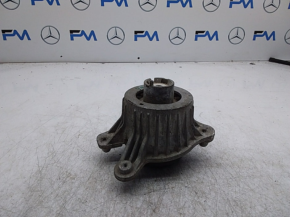 MERCEDES BENZ  C-CLASS  W205  ENGINE MOUNT LEFT NS A2052406617 FMR351