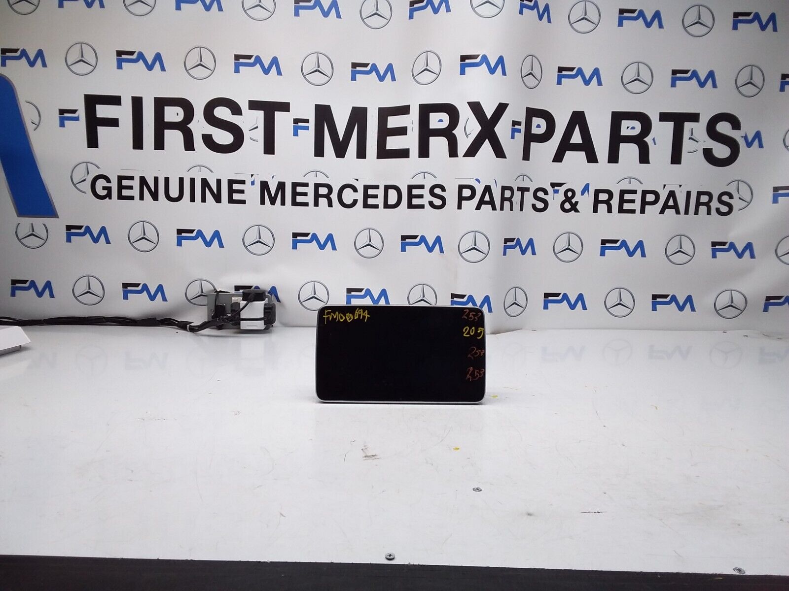 MERCEDES C-CLASS W205 2014-2018 SAT NAV MULTIMEDIA SCREEN A2059002211 FM00694