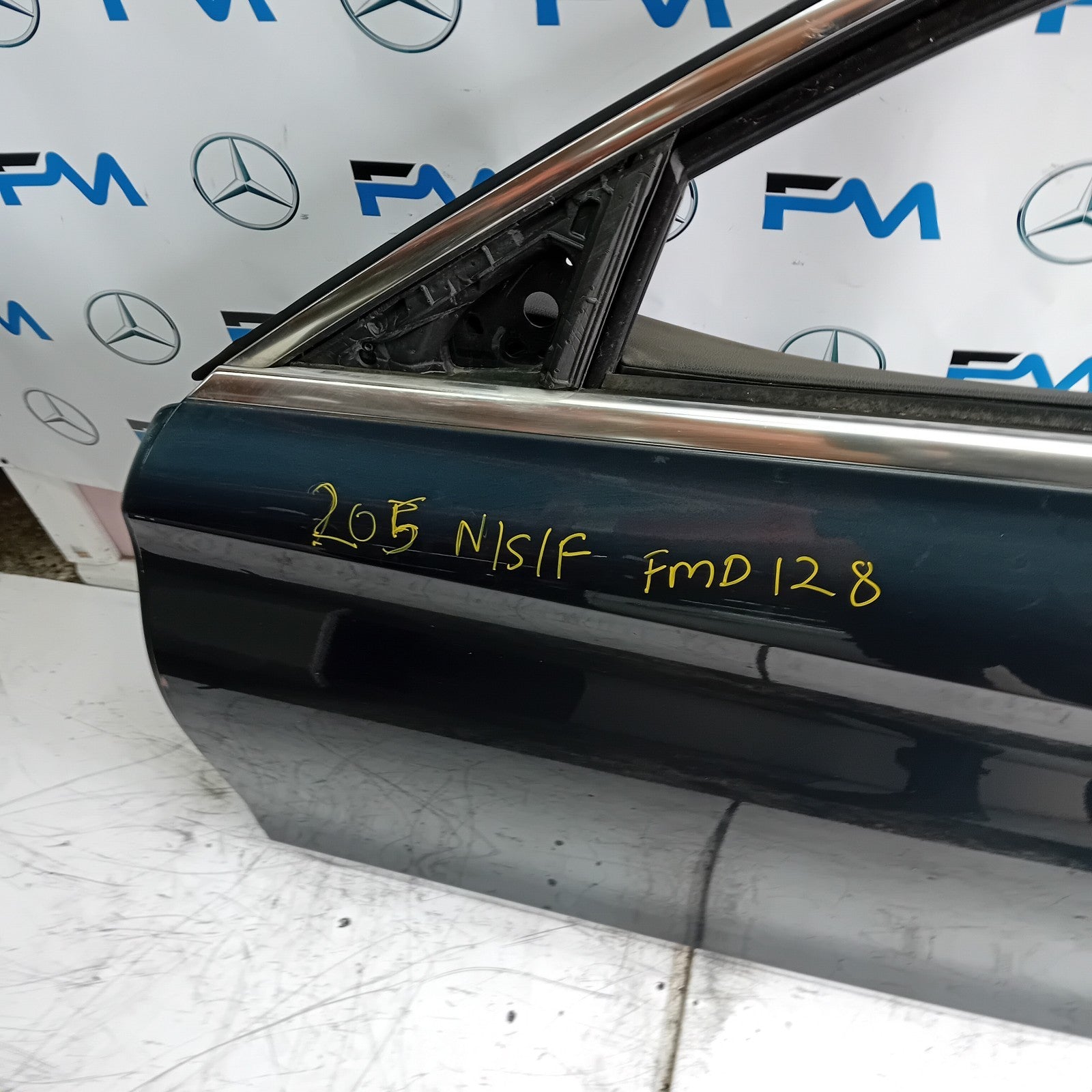 MERCEDES BENZ C-CLASS W205 PASSENGER SIDE FRONT DOOR N/S/F COMPLETE FMD128