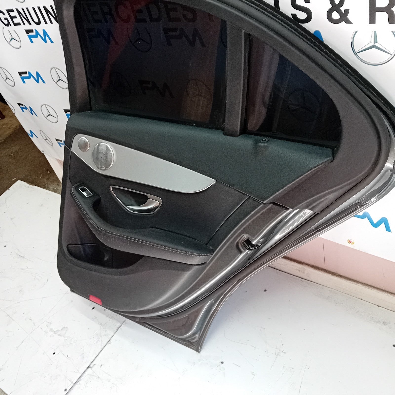 MERCEDES BENZ C CLASS SALOON W205 DRIVER SIDE REAR DOOR ( OFFSIDE REAR ) FMD16