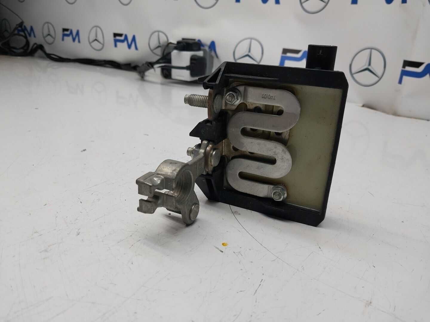 Mercedes W213 W205 W218 W238 W253 Negative Battery Tray Clamp A0009061505FM00253