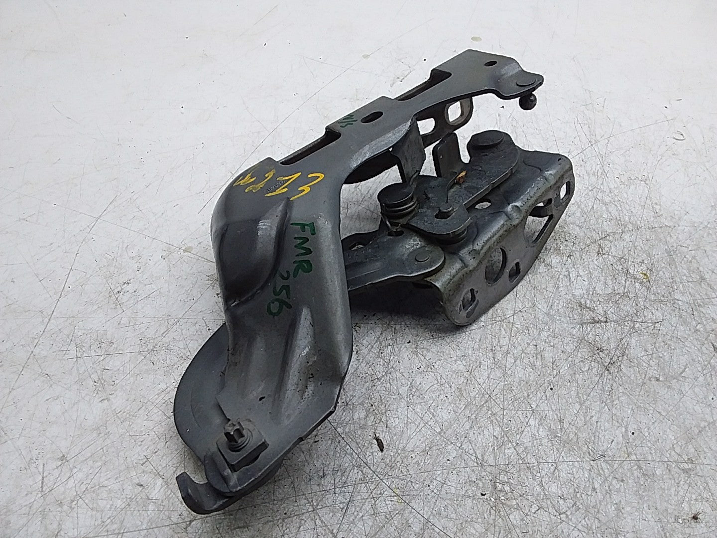 MERCEDES E-CLS W213 FRONT LEFT PASSENGER SIDE NS BONNET HINGE A2138800128 FMR256